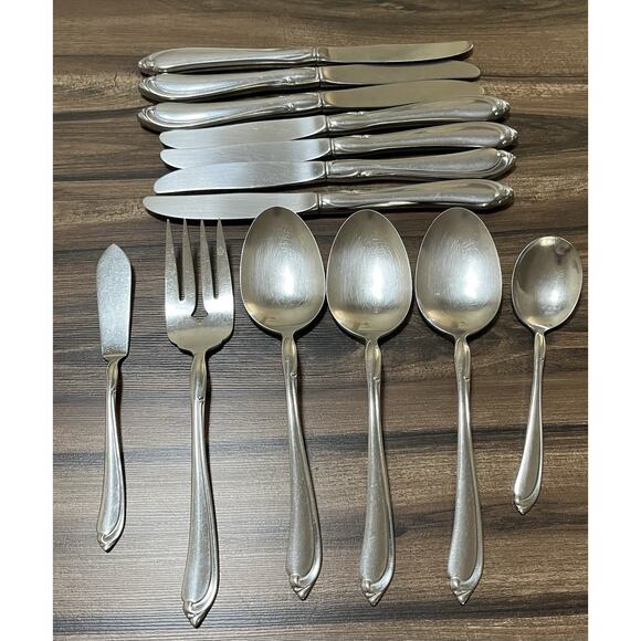 Oneidacraft Deluxe Stainless Flatware "Shasta" Pattern 48 PCS Spoons Frks Srvg - Picture 5 of 5